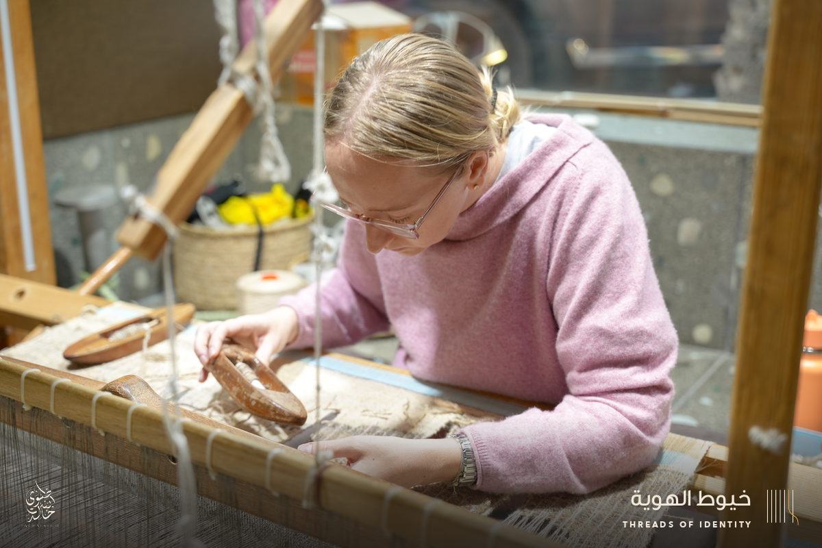 Mhairi Boyle at the looms of Bani Jamra